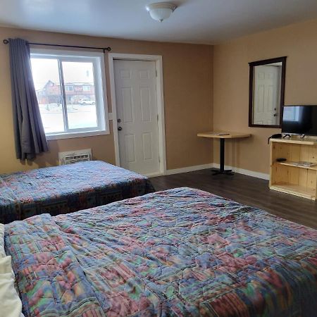 Lakewood Inn 100 Mile House Luaran gambar