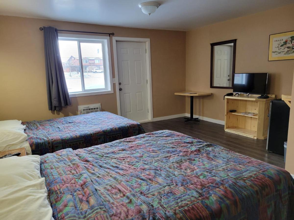 Lakewood Inn 100 Mile House Luaran gambar