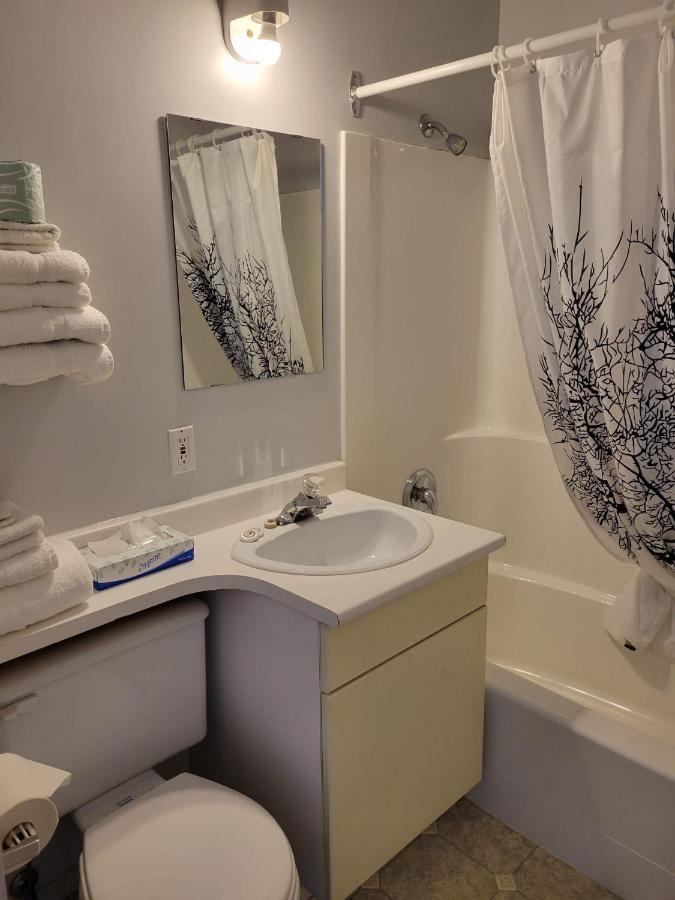 Lakewood Inn 100 Mile House Luaran gambar