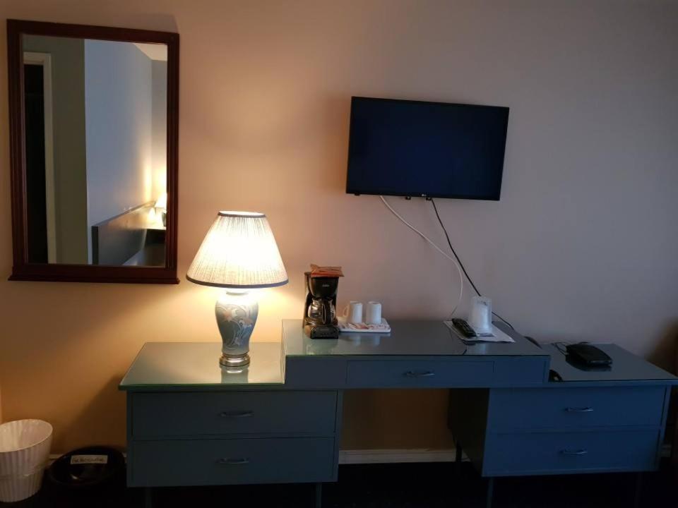 Lakewood Inn 100 Mile House Luaran gambar