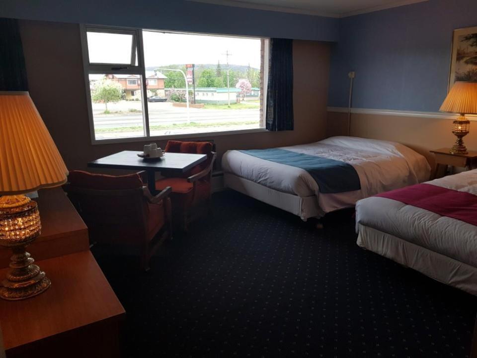 Lakewood Inn 100 Mile House Luaran gambar