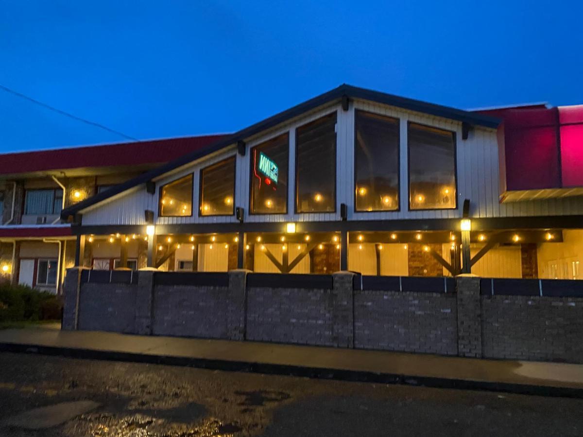 Lakewood Inn 100 Mile House Luaran gambar