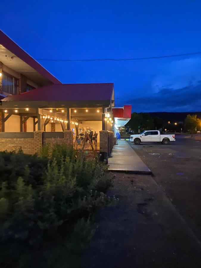 Lakewood Inn 100 Mile House Luaran gambar