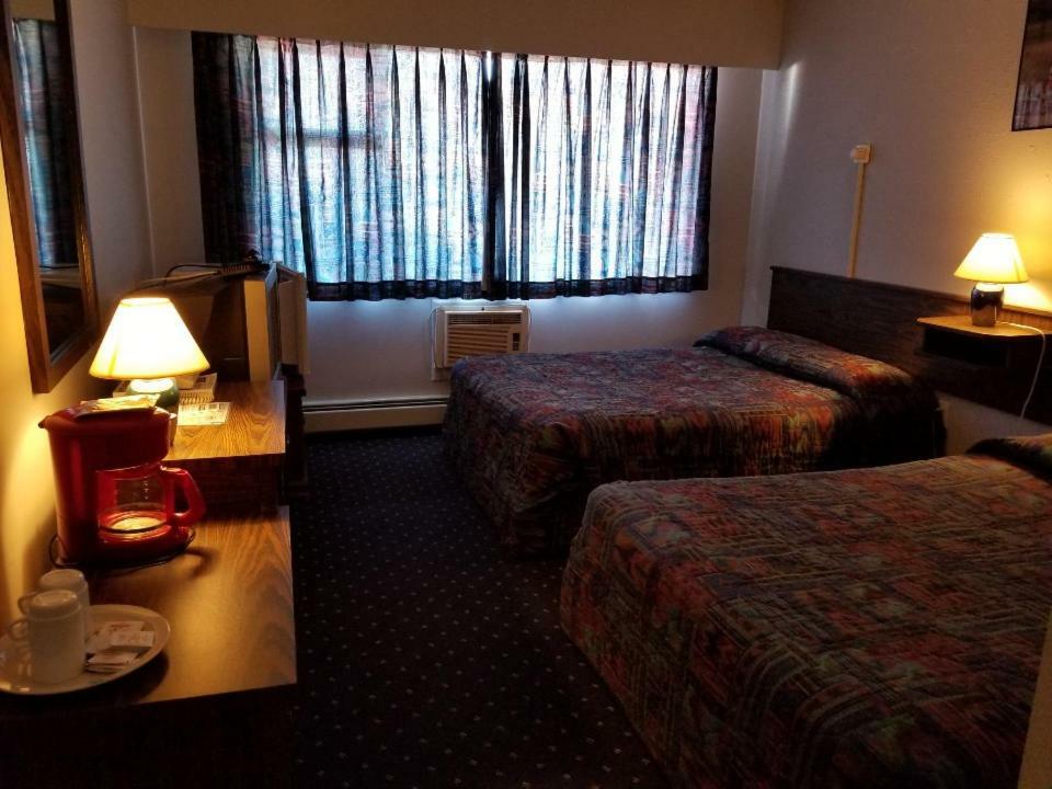 Lakewood Inn 100 Mile House Luaran gambar